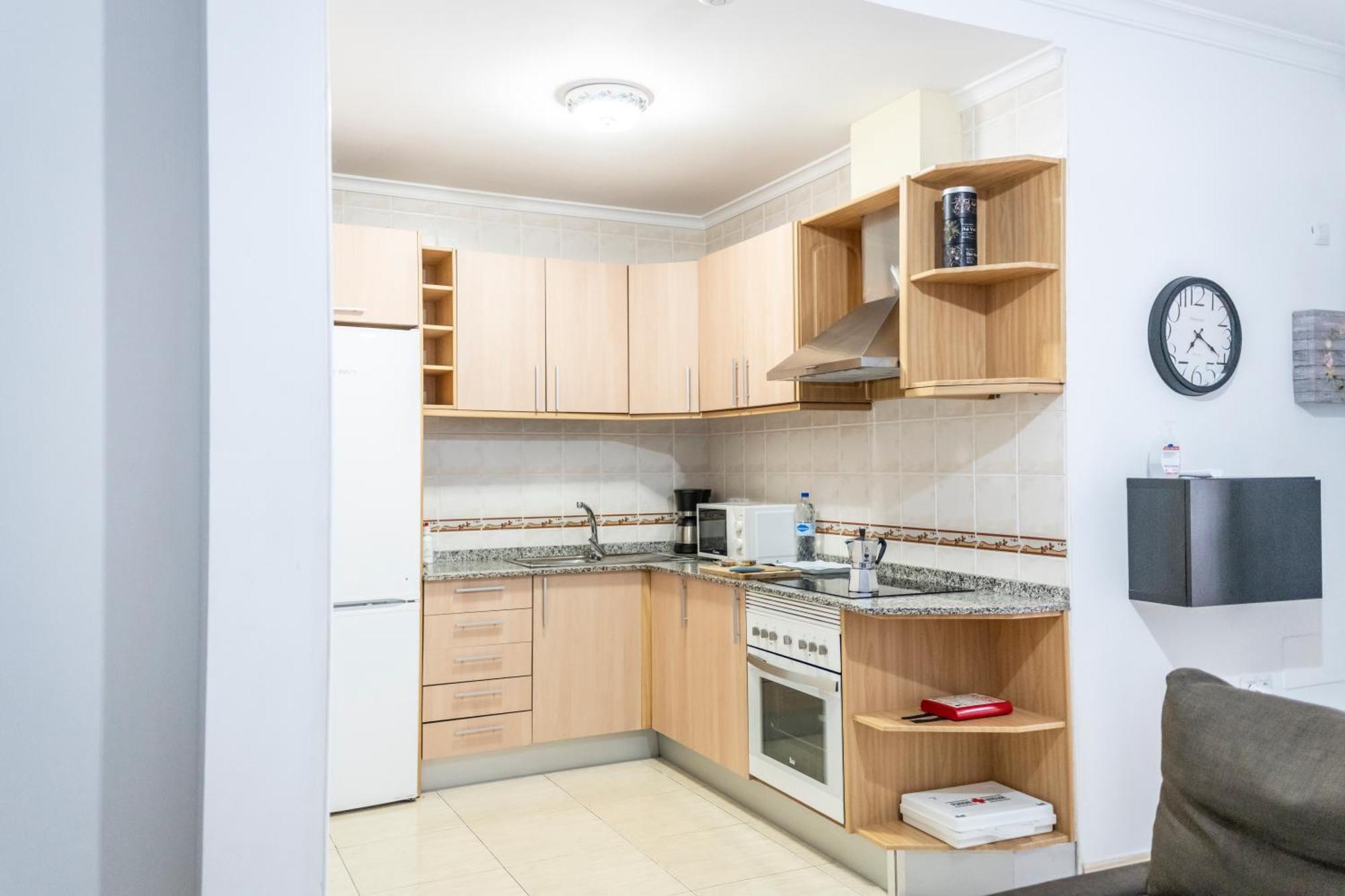 Yesenia Vv Airport Apartment *